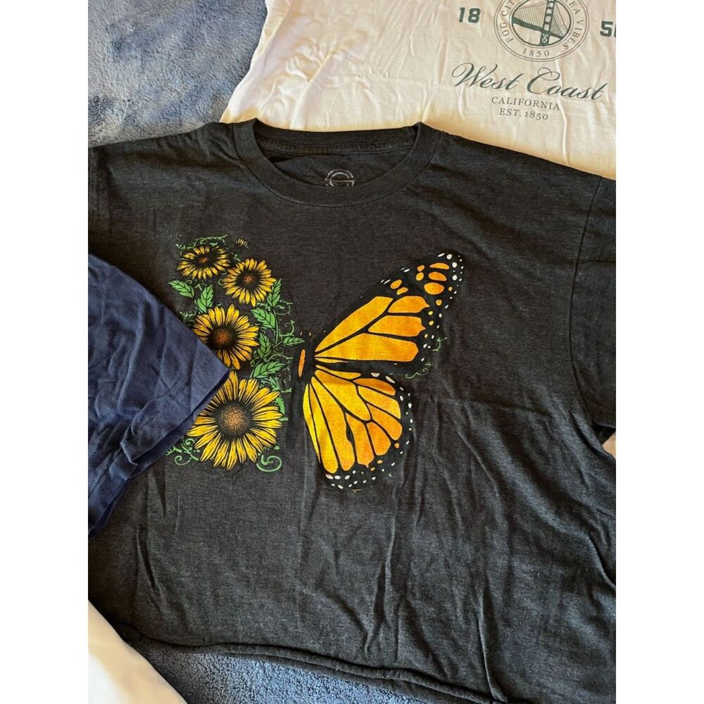 womens graphic t and crop top bundle size large - Picture 4 of 7